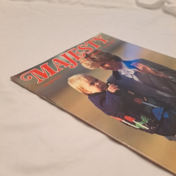 Majesty Magazine Volume 4 No 8 December 1983 Printed In England Royal Family - Picture 2 of 9